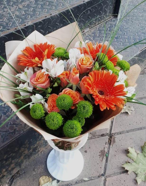 Букет цветов из: Герберы, Хризантемы, Альстромерии и Розы в Локомотивный