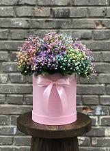 Цветочная композиция из Гипсофила и Розы в шляпной коробке в Локомотивный