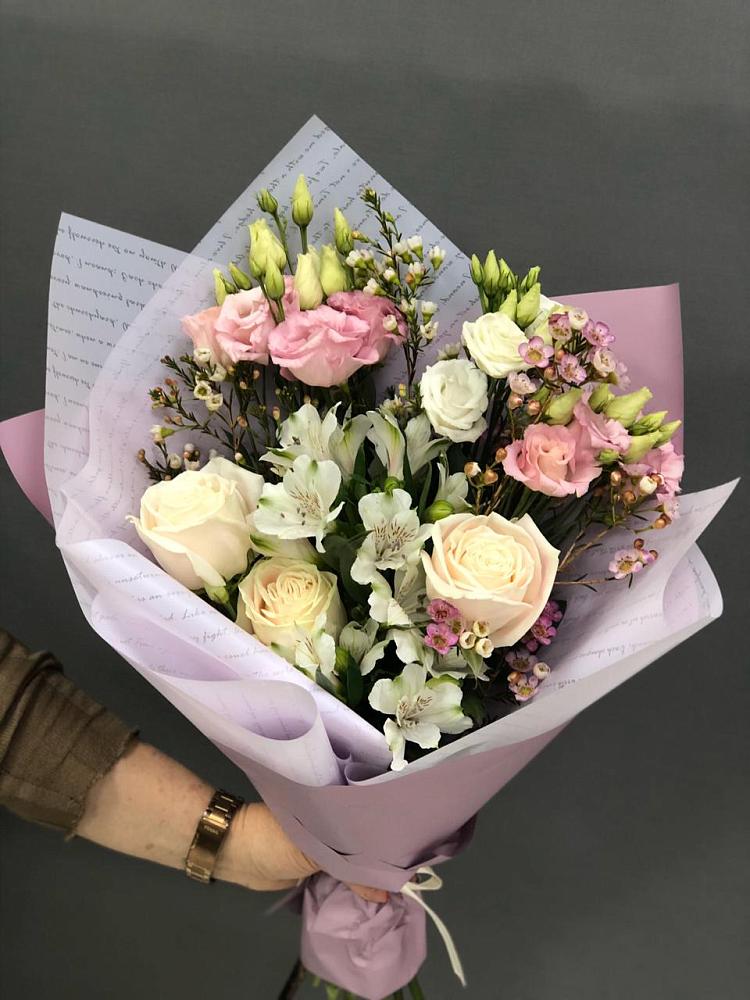 Букет цветов из: Альстромерии, Розы и Лизиантусы в Локомотивный