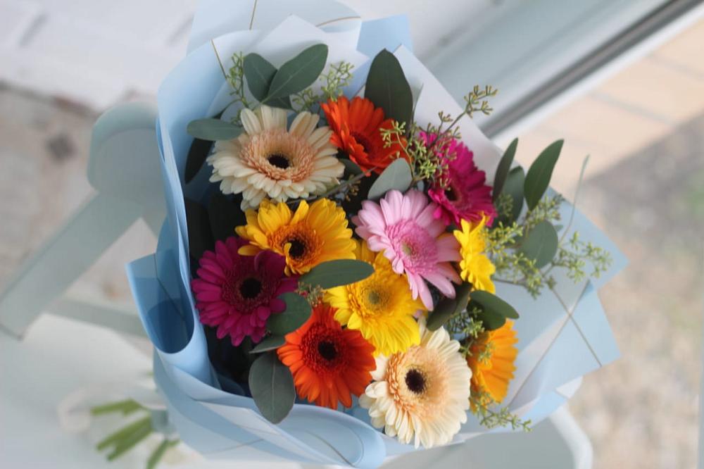 Букет цветов из: Герберы в Локомотивный