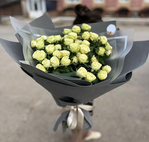 Букет Белые кустовые розы Солинеро в Локомотивный
