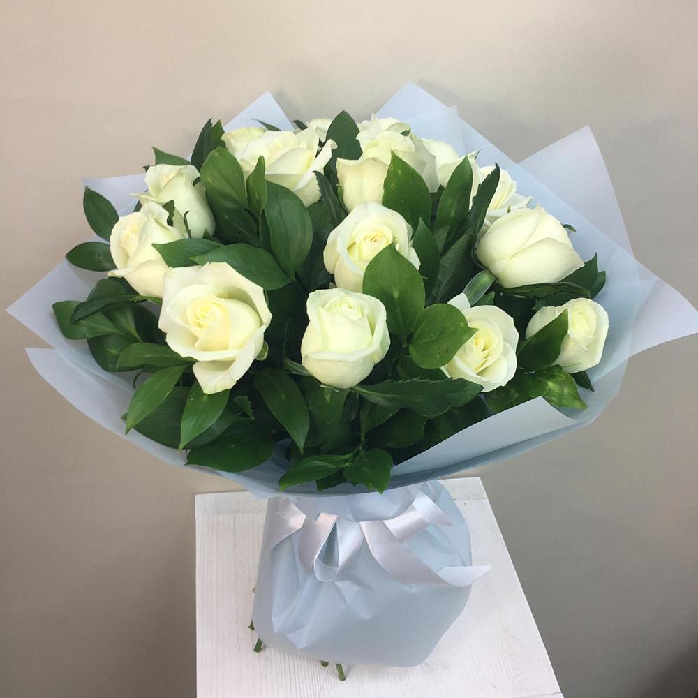 Букет 15 Белых роз Проуд в Локомотивный