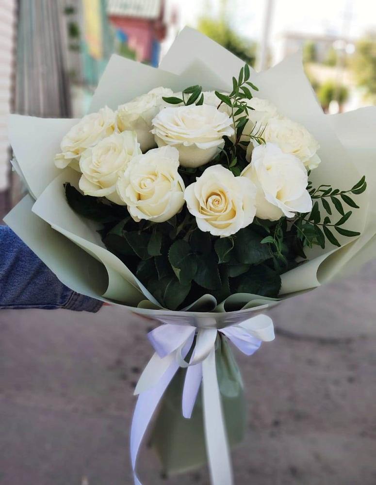 Букет Белые розы Проуд в Локомотивный