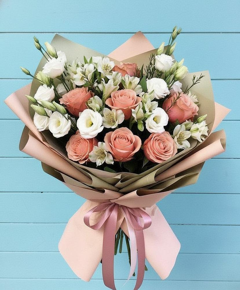 Букет цветов из: Розы, Альстромерии и Лизиантусы в Локомотивный