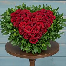 Цветочная композиция из Розы в виде сердца в Локомотивный