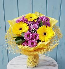 Букет цветов из:  Хризантемы и Герберы в Локомотивный