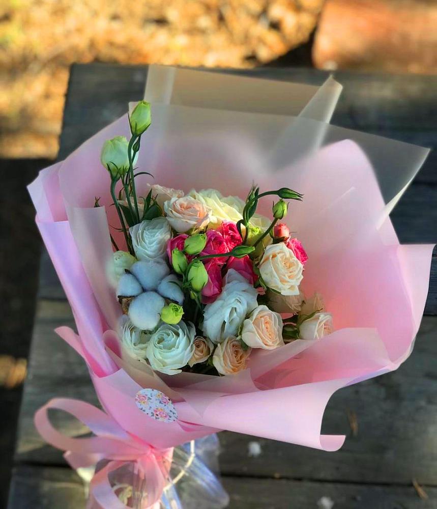 Букет цветов из: Розы и Лизиантусы в Локомотивный