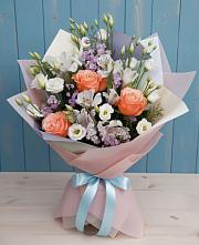 Букет цветов из:  Лизиантусы, Розы, Альстромерии и Гипсофила в Локомотивный