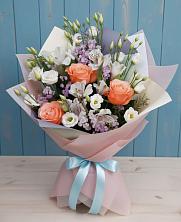 Букет цветов из:  Лизиантусы, Розы, Альстромерии и Гипсофила в Локомотивный