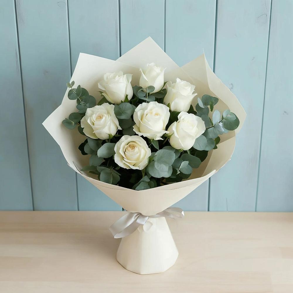 Букет Белые розы в Эвкалипте в Локомотивный