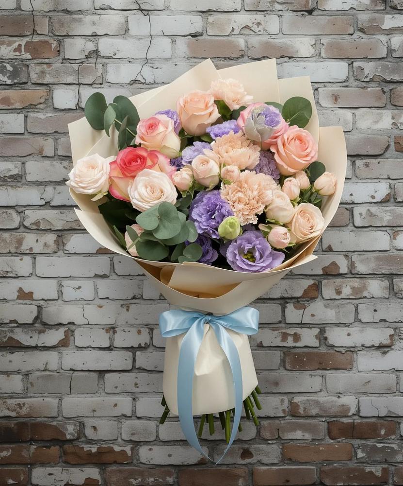 Букет цветов из: Розы, Лизиантусы и Гвоздики в Локомотивный