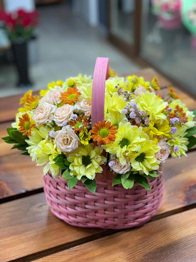 Цветочная композиция из Хризантемы и Розы в корзине в Локомотивный