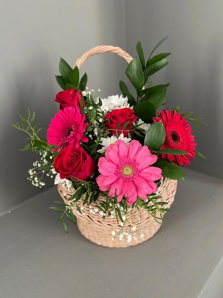 Цветочная композиция из Розы, Хризантемы и Герберы в корзине в Локомотивный