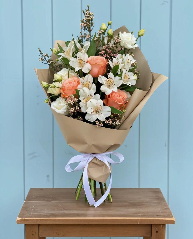 Букет цветов из: Альстромерии, Лизиантусы, Розы и Хризантемы в Локомотивный